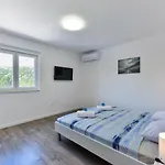 Gust By Interhome Tribalj