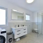Gust By Interhome *