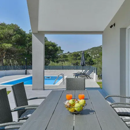 度假居 Gust By Interhome Tribalj