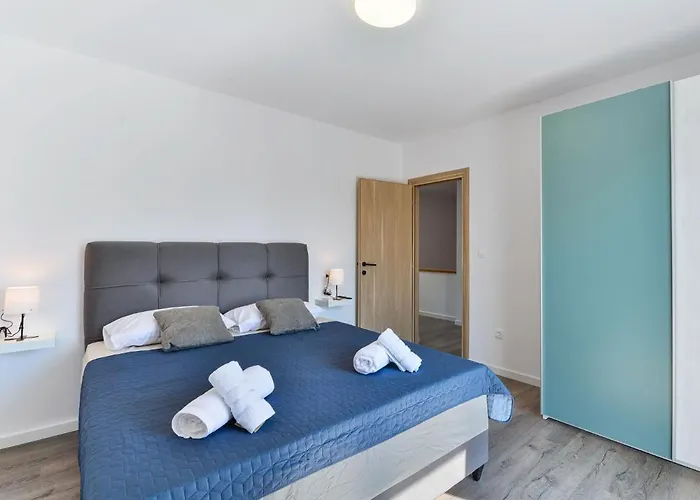 Gust By Interhome Tribalj